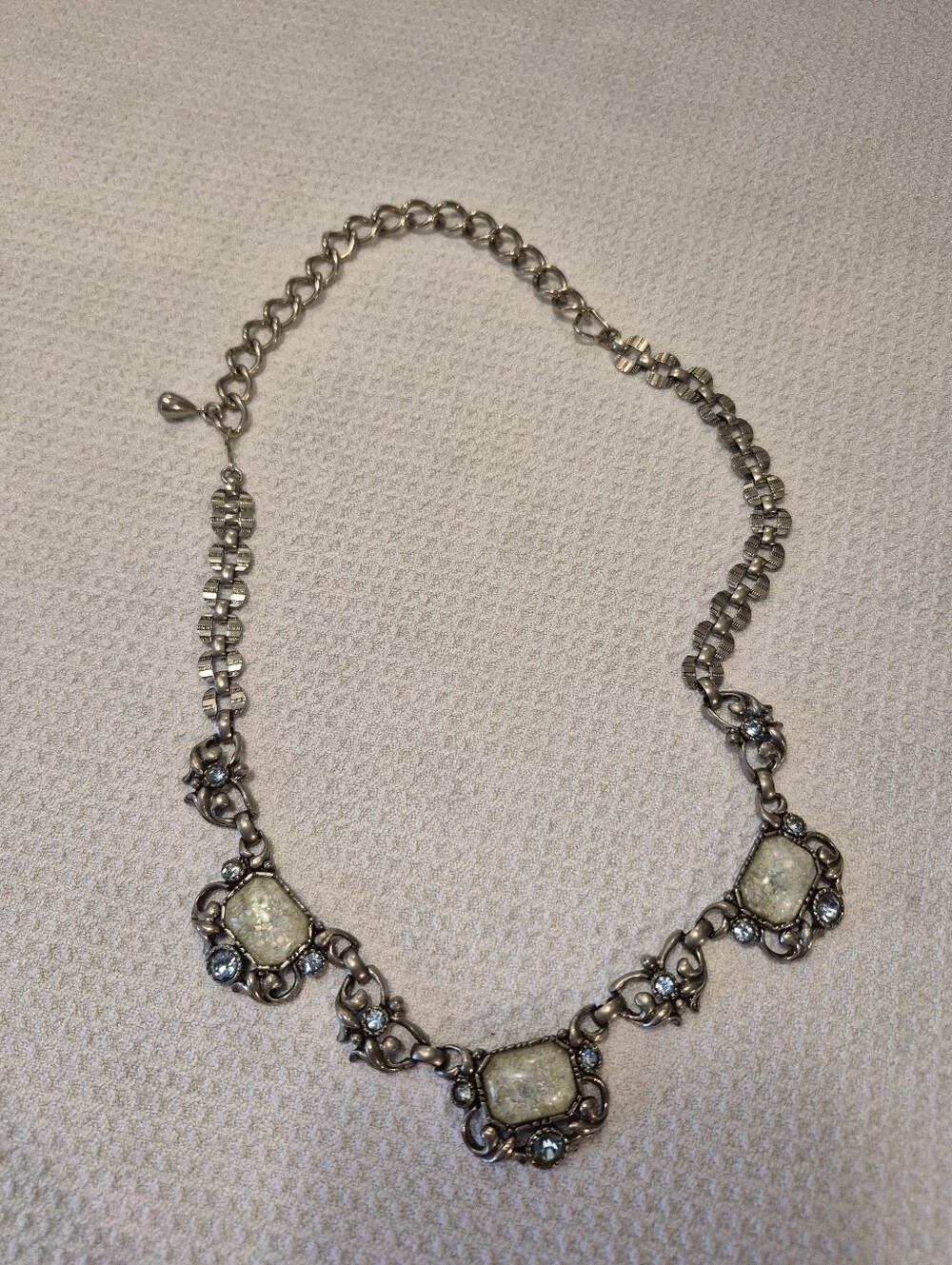 Vintage Costume Jewely Silver-Tone Crystal Statement Necklace in Cream
